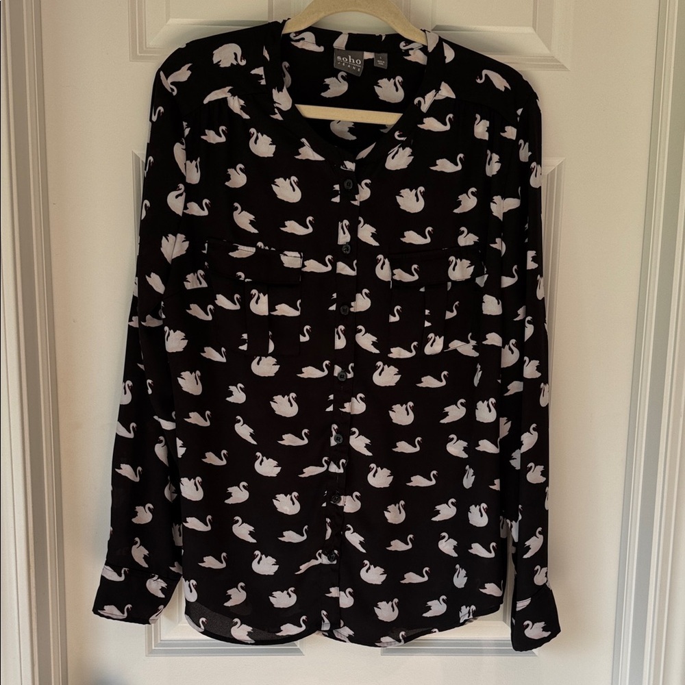 Soho New York &‎ Company Long Sleeve Blouse - Large - Black White Swan Pattern - Picture 2 of 8